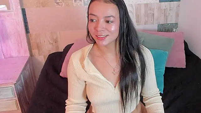 Snapshot of hillary_chen chatting on 6, 11, 2025 hillary chen online show from 6, 11, 2025