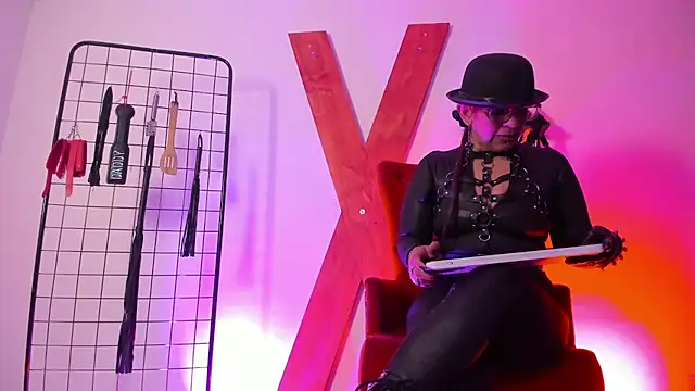 Miss Mirandaa online show from 22, 11, 2025