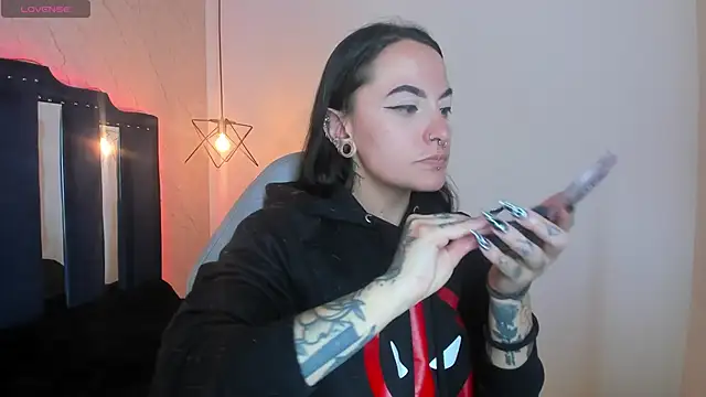 Zami Escobar of online show from 30, 9, 2025