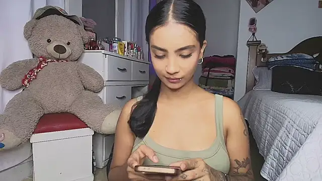 mia yireth online show from 10, 11, 2025