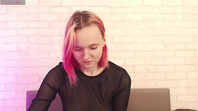 Ericha Stone online show from 11, 11, 2025