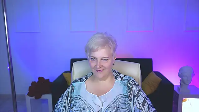 Snapshot of MaryMogan chatting on 11, 9, 2025 MaryMogan online show from 11, 9, 2025