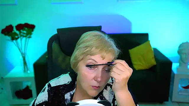 Snapshot of MaryMogan chatting on 9, 10, 2025 MaryMogan online show from 9, 10, 2025