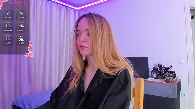 JanetShy online show from 5, 10, 2025