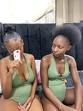 SexyPetitex25 online show from 4, 3, 2026