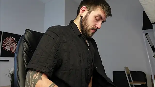 Snapshot of Mike_Platano chatting on 4, 10, 2025 Mike Platano online show from 4, 10, 2025