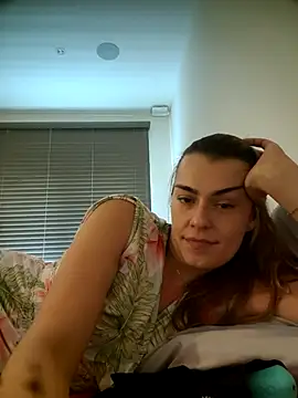 Snapshot of Carolinemiam chatting on 2, 10, 2025 Carolinemiam online show from 2, 10, 2025