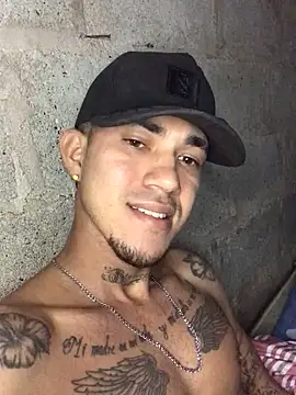 Snapshot of tattoos22 chatting on 4, 11, 2025 tattoos22 online show from 4, 11, 2025