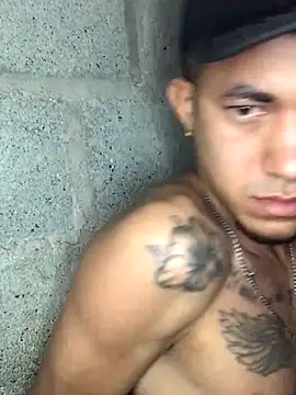 Snapshot of tattoos22 chatting on 7, 11, 2025 tattoos22 online show from 7, 11, 2025