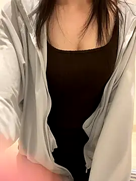 Snapshot of yayoi_jp chatting on 4, 11, 2025 yayoi jp online show from 4, 11, 2025