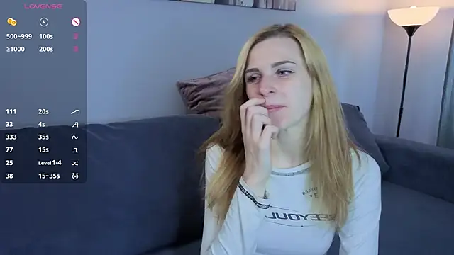 Snapshot of HelenMartines chatting on 10, 9, 2025 HelenMartines online show from 10, 9, 2025