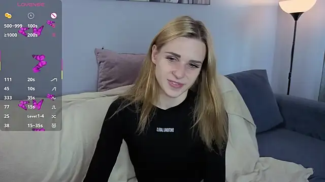 Snapshot of HelenMartines chatting on 21, 9, 2025 HelenMartines online show from 21, 9, 2025