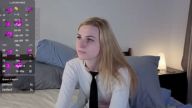 Snapshot of HelenMartines chatting on 10, 10, 2025 HelenMartines online show from 10, 10, 2025