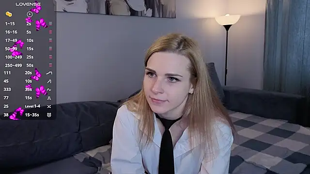 Snapshot of HelenMartines chatting on 28, 10, 2025 HelenMartines online show from 28, 10, 2025