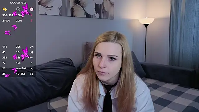 Snapshot of HelenMartines chatting on 30, 10, 2025 HelenMartines online show from 30, 10, 2025