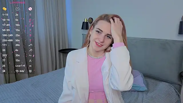 Snapshot of HelenMartines chatting on 4, 11, 2025 HelenMartines online show from 4, 11, 2025