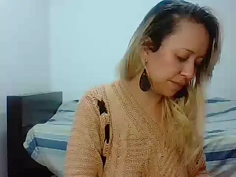 Snapshot of leah_susman chatting on 25, 10, 2025 leah susman online show from 25, 10, 2025