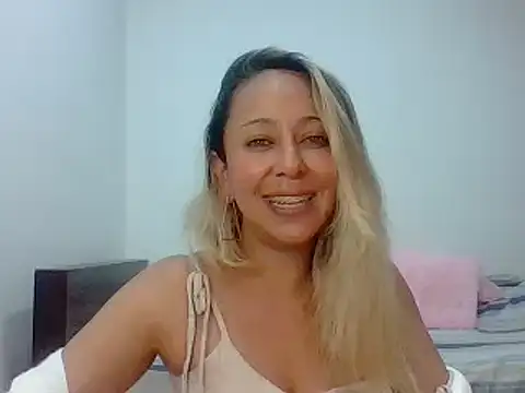 Snapshot of leah_susman chatting on 30, 10, 2025 leah susman online show from 30, 10, 2025