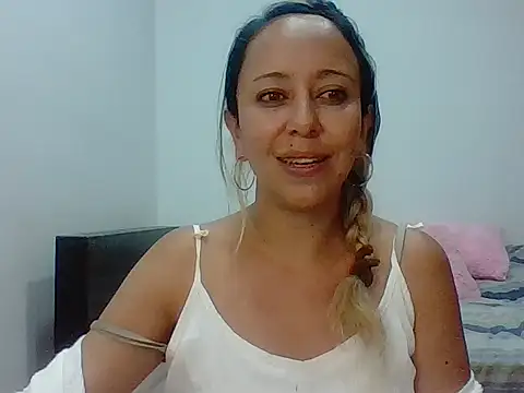 Snapshot of leah_susman chatting on 9, 11, 2025 leah susman online show from 9, 11, 2025