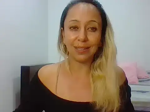 Snapshot of leah_susman chatting on 12, 11, 2025 leah susman online show from 12, 11, 2025