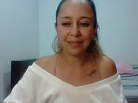 Snapshot of leah_susman chatting on 15, 11, 2025 leah susman online show from 15, 11, 2025