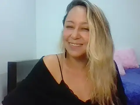 Snapshot of leah_susman chatting on 20, 11, 2025 leah susman online show from 20, 11, 2025