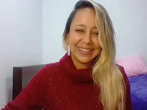 Snapshot of leah_susman chatting on 28, 11, 2025 leah susman online show from 28, 11, 2025