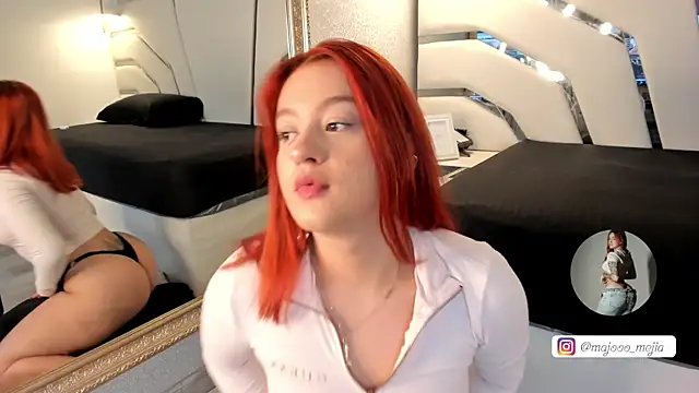 Snapshot of Julieth_Rojas chatting on 3, 10, 2025 Julieth Rojas online show from 3, 10, 2025