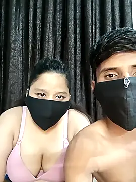 Snapshot of Beautiful_couple_70 chatting on 12, 9, 2025 Beautiful couple 70 online show from 12, 9, 2025