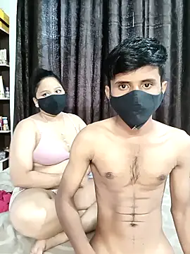 Snapshot of Beautiful_couple_70 chatting on 19, 10, 2025 Beautiful couple 70 online show from 19, 10, 2025