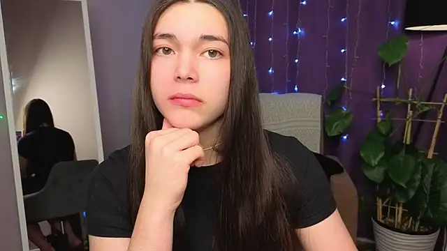 Snapshot of Albi_Glow chatting on 7, 1, 2026 Albi Glow online show from 7, 1, 2026