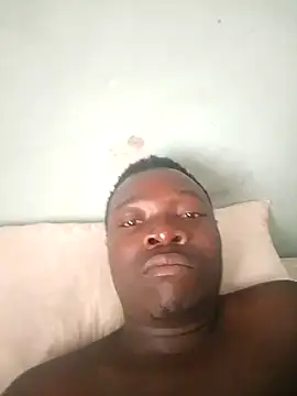 Snapshot of Mrhugeblack chatting on 6, 11, 2025 Mrhugeblack online show from 6, 11, 2025