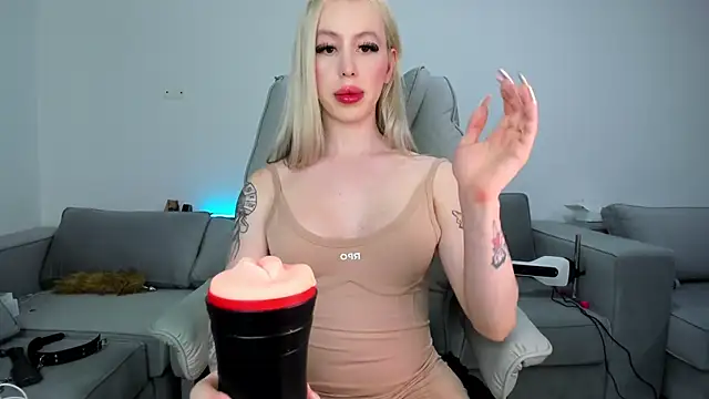 Snapshot of Sweet_Soffi chatting on 14, 12, 2025 Sweet Soffi online show from 14, 12, 2025