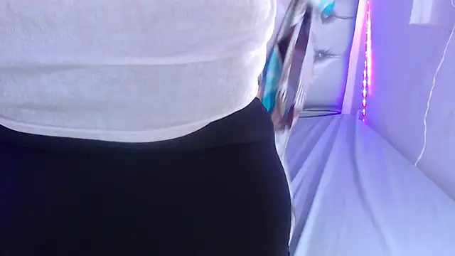 Snapshot of ebony_NeighborMoans chatting on 30, 9, 2025 ebony NeighborMoans online show from 30, 9, 2025