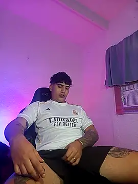 Snapshot of Saturn_boy chatting on 4, 11, 2025 Saturn boy online show from 4, 11, 2025