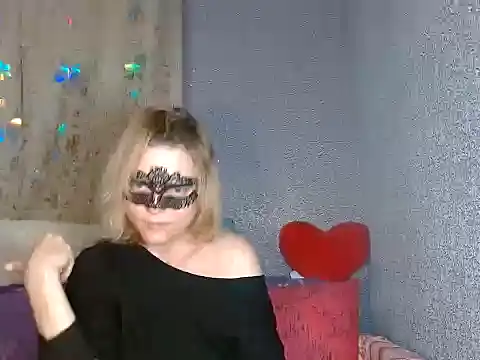 Miss Nona online show from 10, 11, 2025