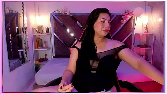 Snapshot of BBWCloe_ chatting on 18, 10, 2025 BBWCloe online show from 18, 10, 2025