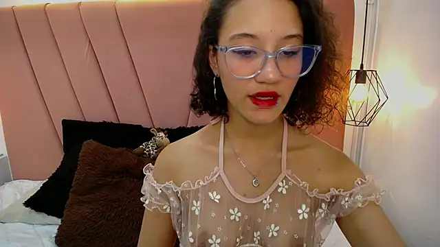 Snapshot of miss_m1a chatting on 28, 9, 2025 miss m1a online show from 28, 9, 2025