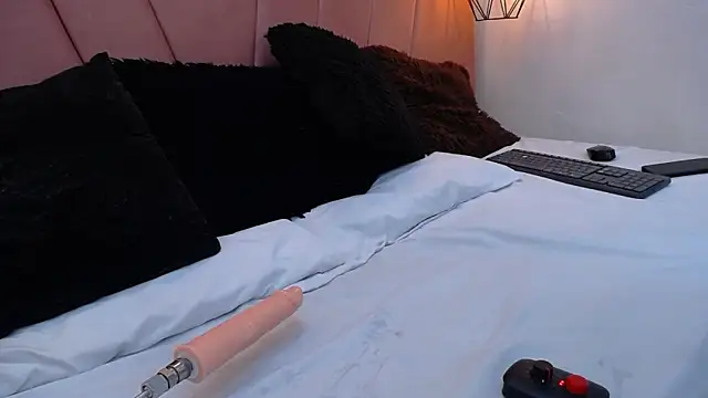 Snapshot of miss_m1a chatting on 17, 11, 2025 miss m1a online show from 17, 11, 2025