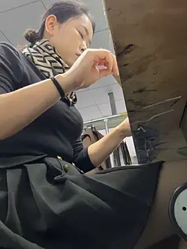 Snapshot of DHJM168 chatting on 2, 12, 2025 DHJM168 online show from 2, 12, 2025