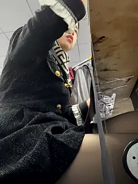 Snapshot of DHJM168 chatting on 5, 12, 2025 DHJM168 online show from 5, 12, 2025