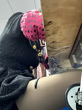 Snapshot of DHJM168 chatting on 18, 12, 2025 DHJM168 online show from 18, 12, 2025