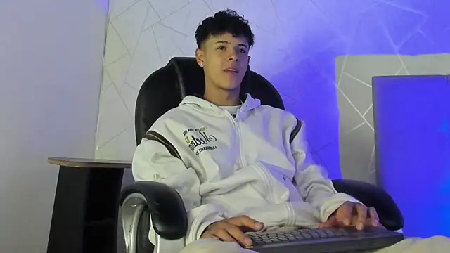 Alex Colton7 online show from 4, 12, 2025