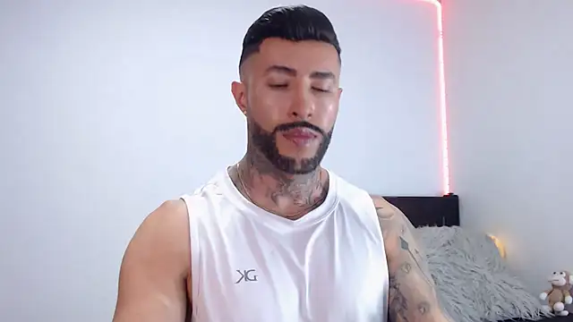 Snapshot of andrea_de_lucaa chatting on 3, 10, 2025 andrea de lucaa online show from 3, 10, 2025