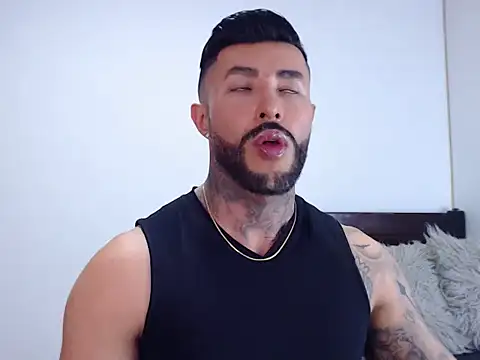 Snapshot of andrea_de_lucaa chatting on 8, 10, 2025 andrea de lucaa online show from 8, 10, 2025