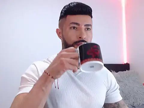 andrea de lucaa online show from 22, 10, 2025