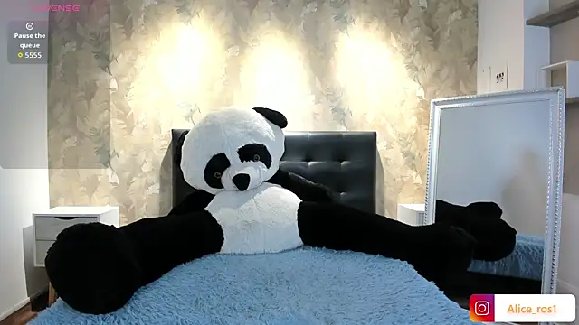 Snapshot of alice_rose5 chatting on 6, 10, 2025 alice rose5 online show from 6, 10, 2025