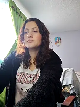 Snapshot of lindasyt chatting on 6, 10, 2025 lindasyt online show from 6, 10, 2025