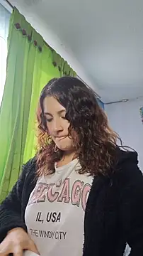Snapshot of lindasyt chatting on 8, 10, 2025 lindasyt online show from 8, 10, 2025