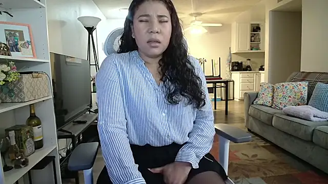 Snapshot of SHEILYN_ chatting on 7, 10, 2025 SHEILYN  online show from 7, 10, 2025